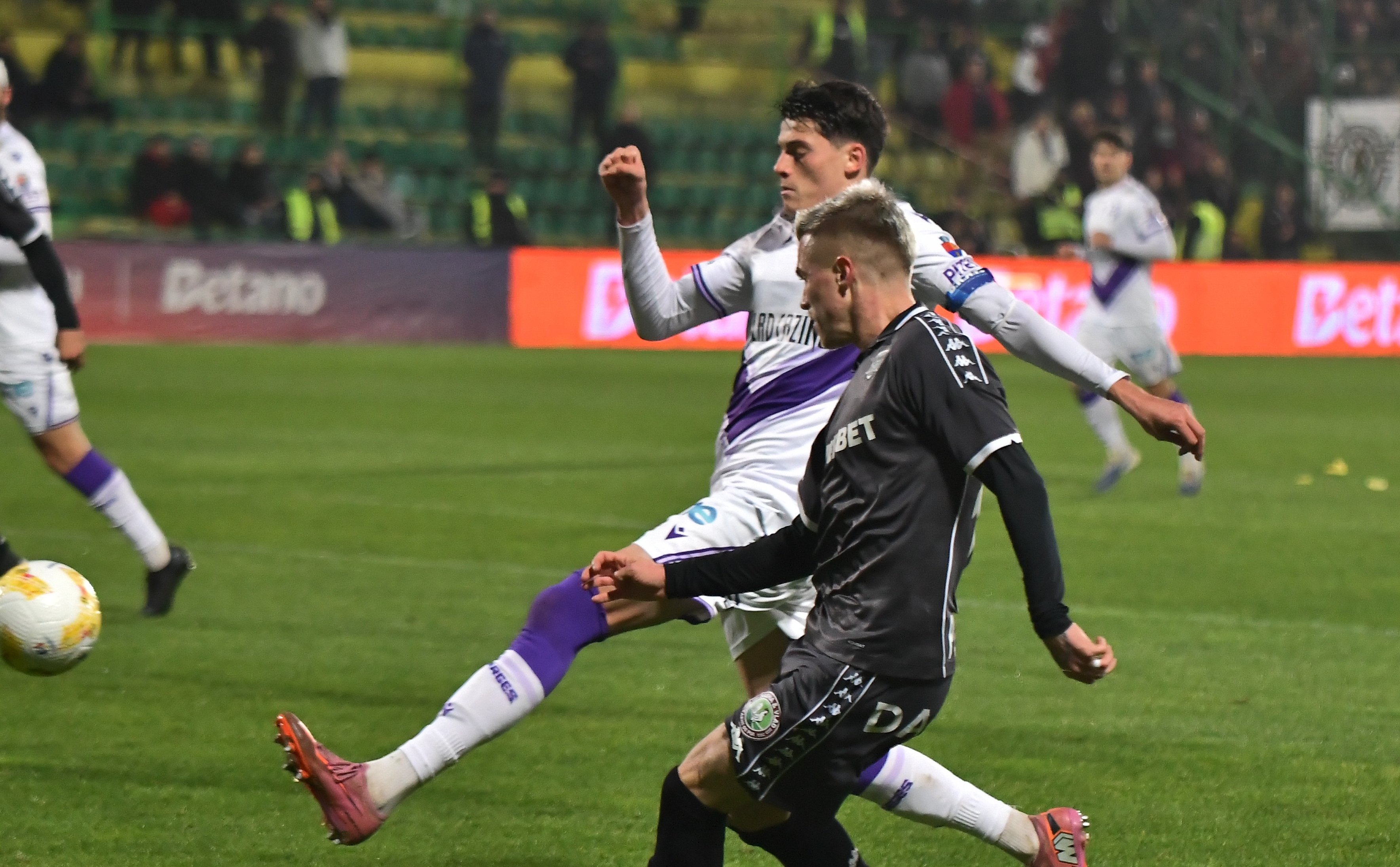 FC Argeș - Rapid 2-1. Piteștenii au făcut surpriza și i-au învins pe giuleșteni la Mioveni