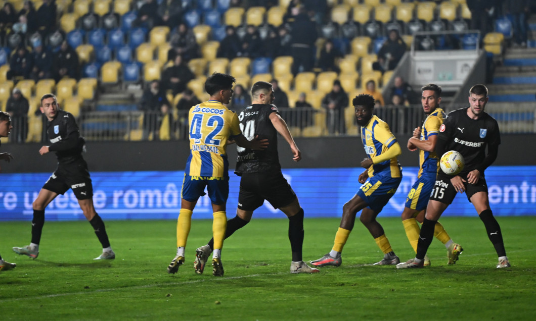 FOTBAL:PETROLUL PLOIESTI-UNIVERSITATEA CRAIOVA, CUPA ROMANIEI BETANO (4.12.2025)