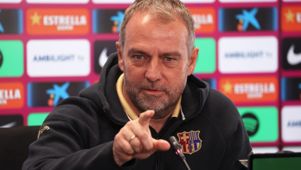 ”Cu nume și prenume”. Hansi Flick a cerut transferul unui român la Barcelona! Îl vrea din iarnă la echipă