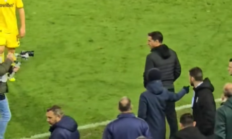 Învins în derby de Răzvan Lucescu, a recurs la un gest neașteptat! Românul i-a făcut imediat semn arbitrului