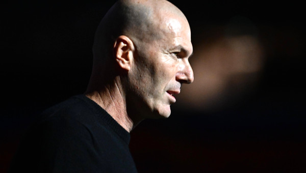 Acord complet! Zinedine Zidane semnează și revine în fotbal, după 5 ani