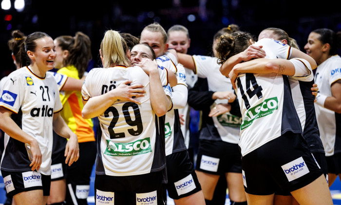 Handball: World Cup (women), semi-final Germany - France