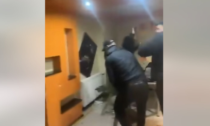 suporteri-feyenoord-apartament-bucuresti