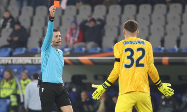 FC Basel - FCS Bukarest Schiedsrichter Juxhin Xhaja (ALB) - Torwart Stefan Tarnovanu (Bukarest)