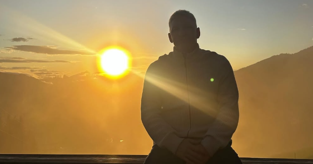 Imagine Stire După ce a fost prins cu altă femeie și soția a depus actele de divorț, a primit o ofertă ”imorală”. ”Nu face greșeala asta” | 2review.ro