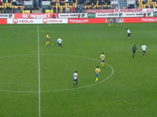 U Cluj învinge Petrolul 1-0 pe Ilie Oană