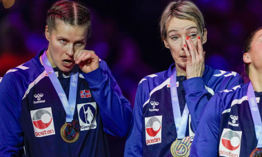 Rotterdam, Netherlands 20251214. F.L.: Maren Aardahl and Katrine Lunde with their gold medals after the final of the Women's Handball World Championship between Germany and Norway in Ahoy Arena. Photo: Beate Oma Dahle / NTB This text is auto translated
