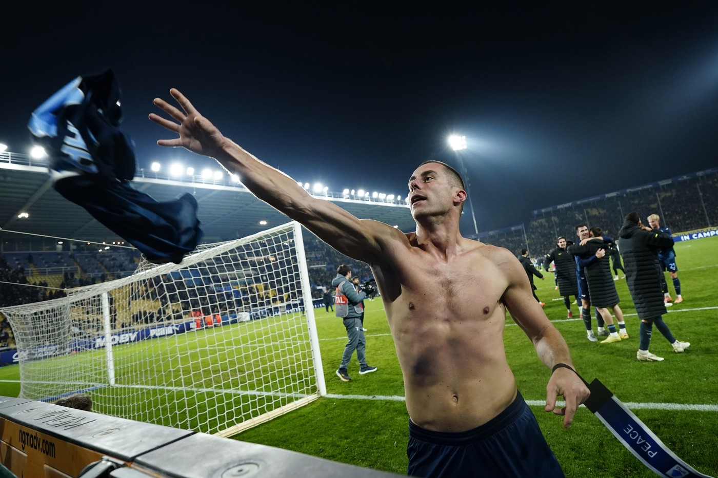 Ce nebunie! În NOUĂ oameni, au dat lovitura pe final și s-au apropiat de locurile de cupe europene