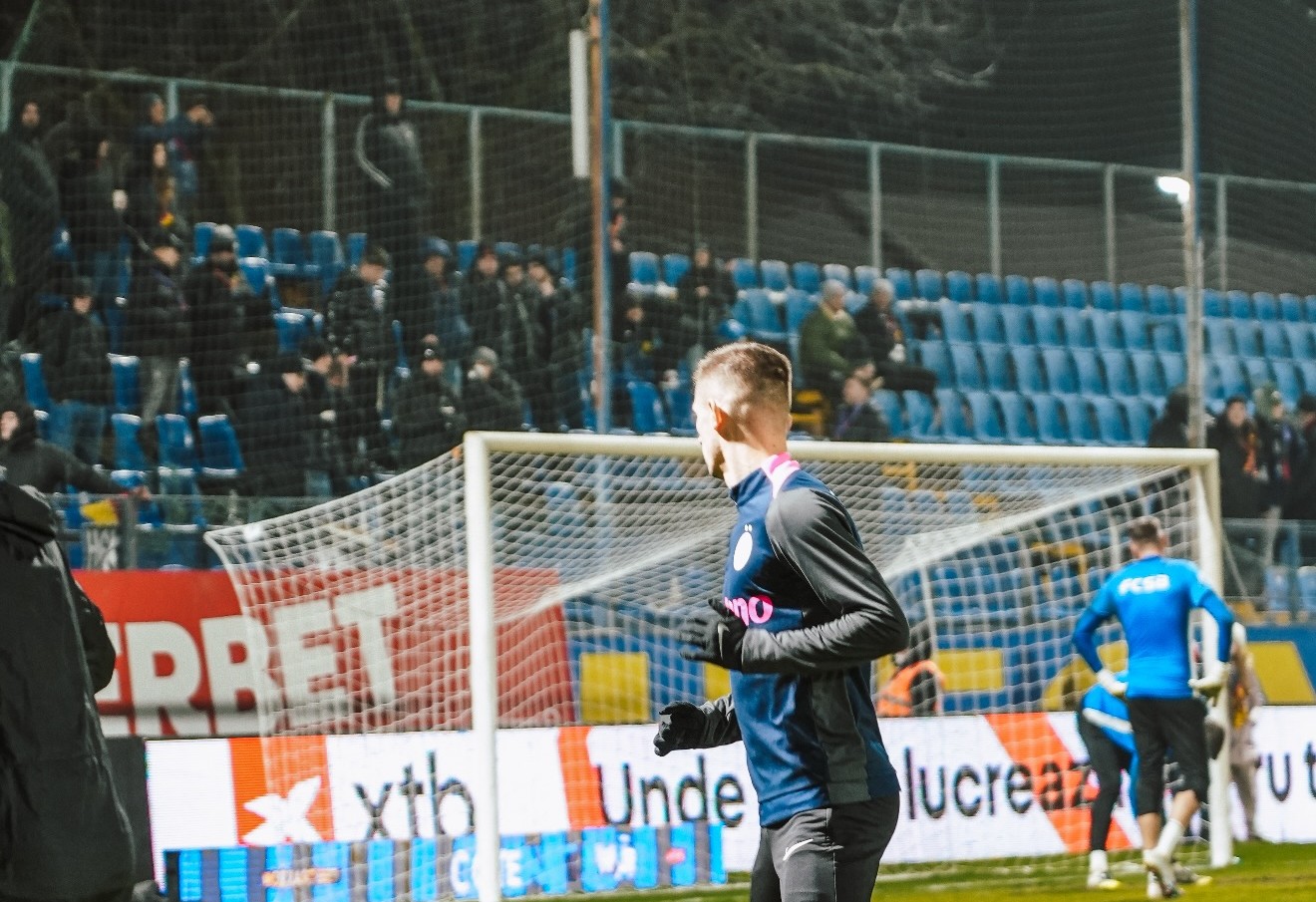Banner-ul afișat la Unirea Slobozia - FCSB: ”Avem echipă, avem valoare”