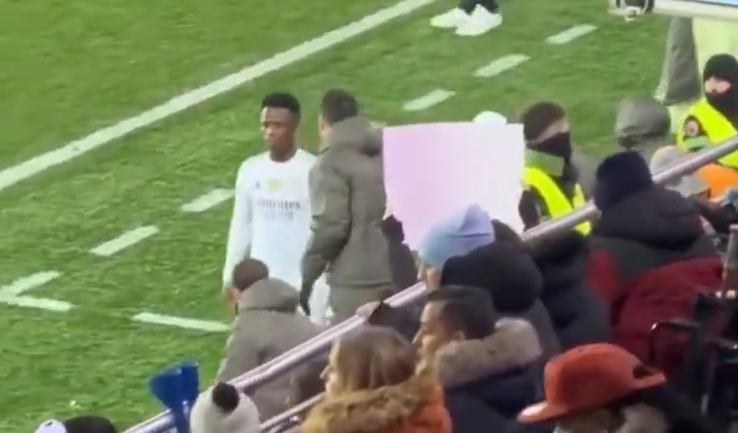 Un stadion întreg a strigat același lucru și l-a batjocorit pe Vinicius! Ce a făcut brazilianul imediat după