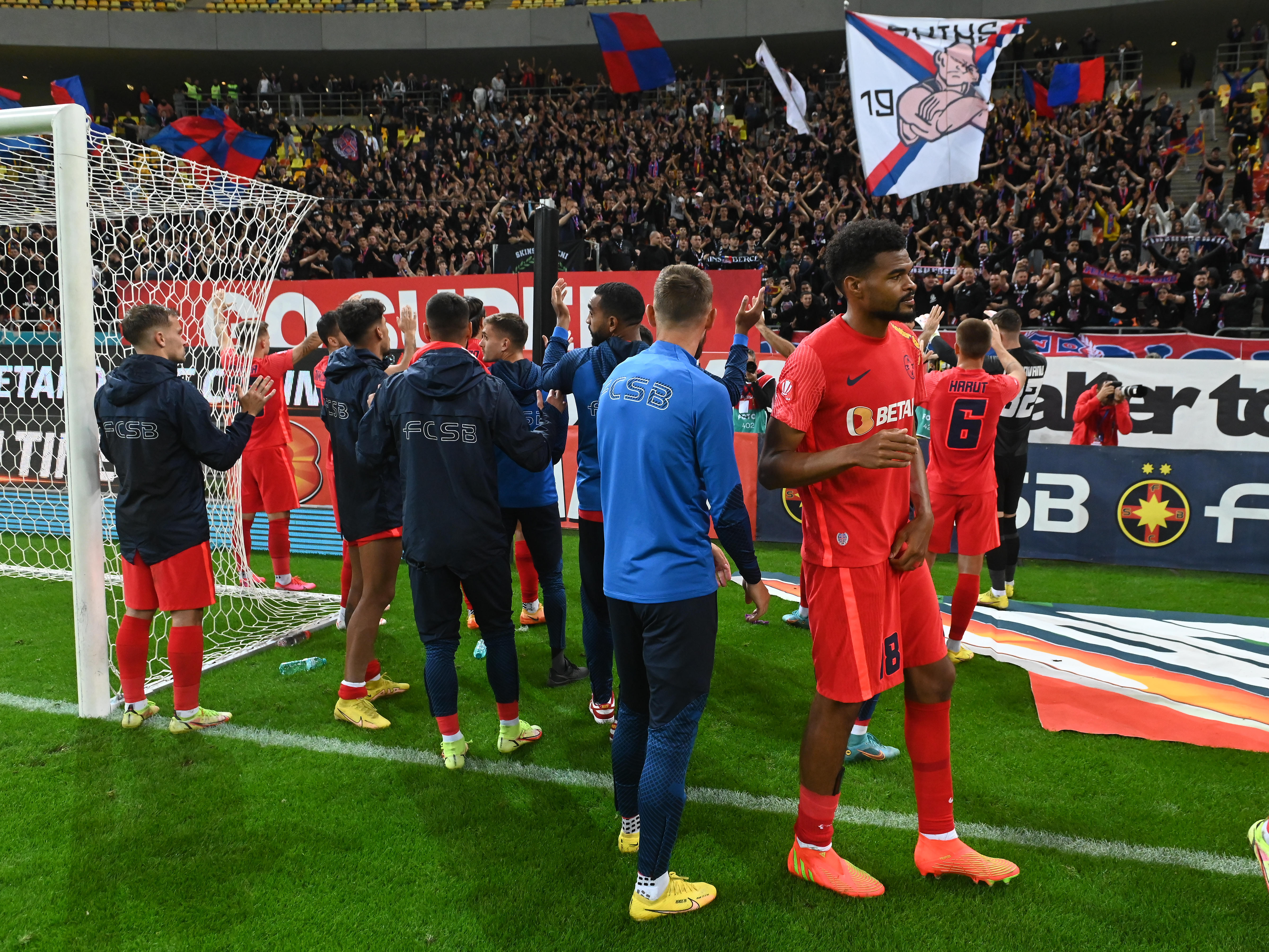 Are nouă vieți la FCSB! Împrumutat, scos de pe liste, fotbalistul l-a impresionat pe Gigi Becali și semnează