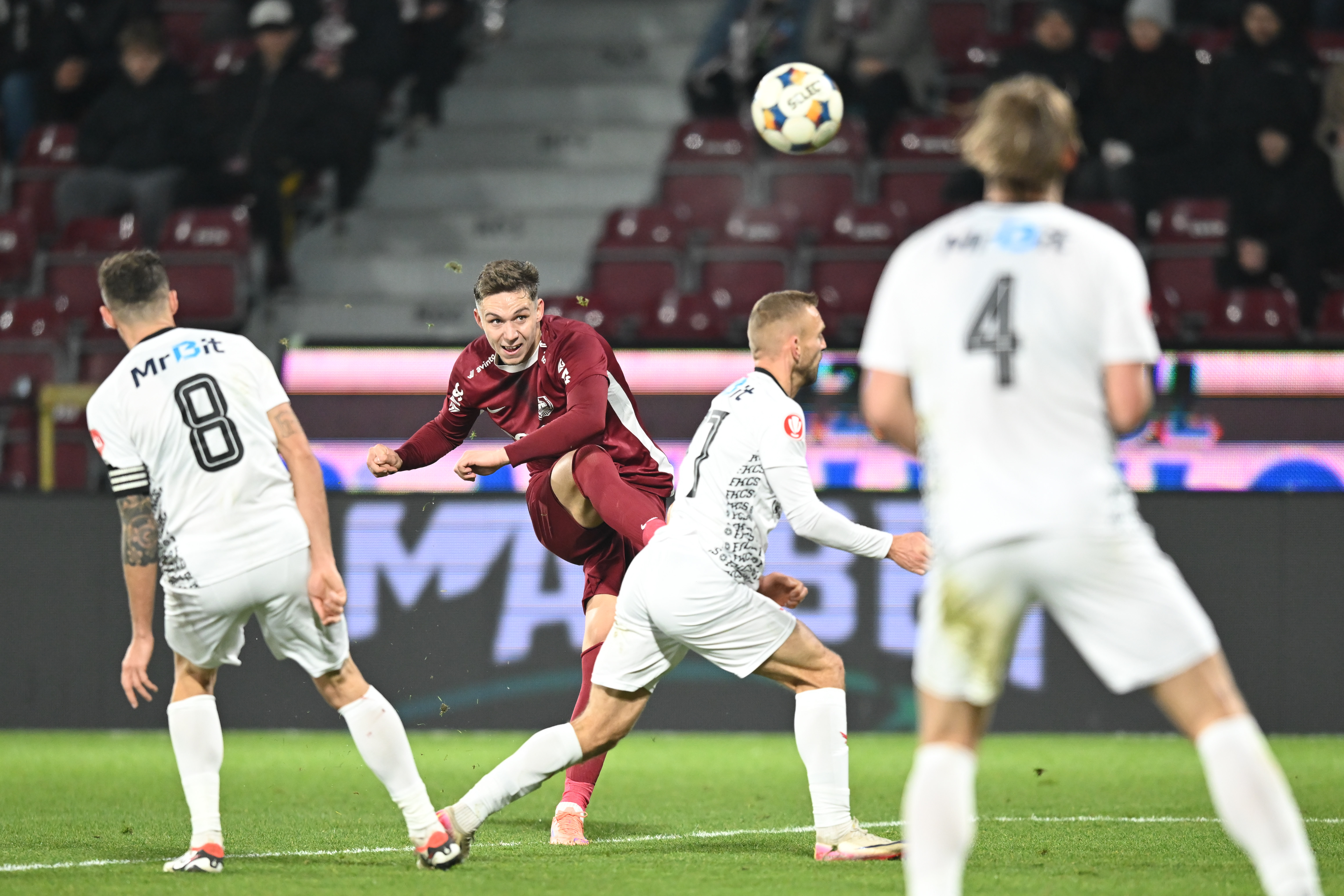 Cum l-au numit scoțienii pe Louis Munteanu, fotbalistul pentru care Celtic a pus "pe masă" o avere