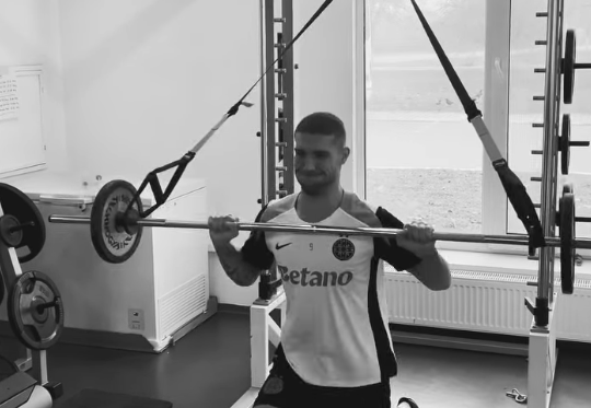 Daniel Bîrligea vrea să fie pe teren cu Rapid! Imagini cu fotbalistul FCSB-ului, după accidentare