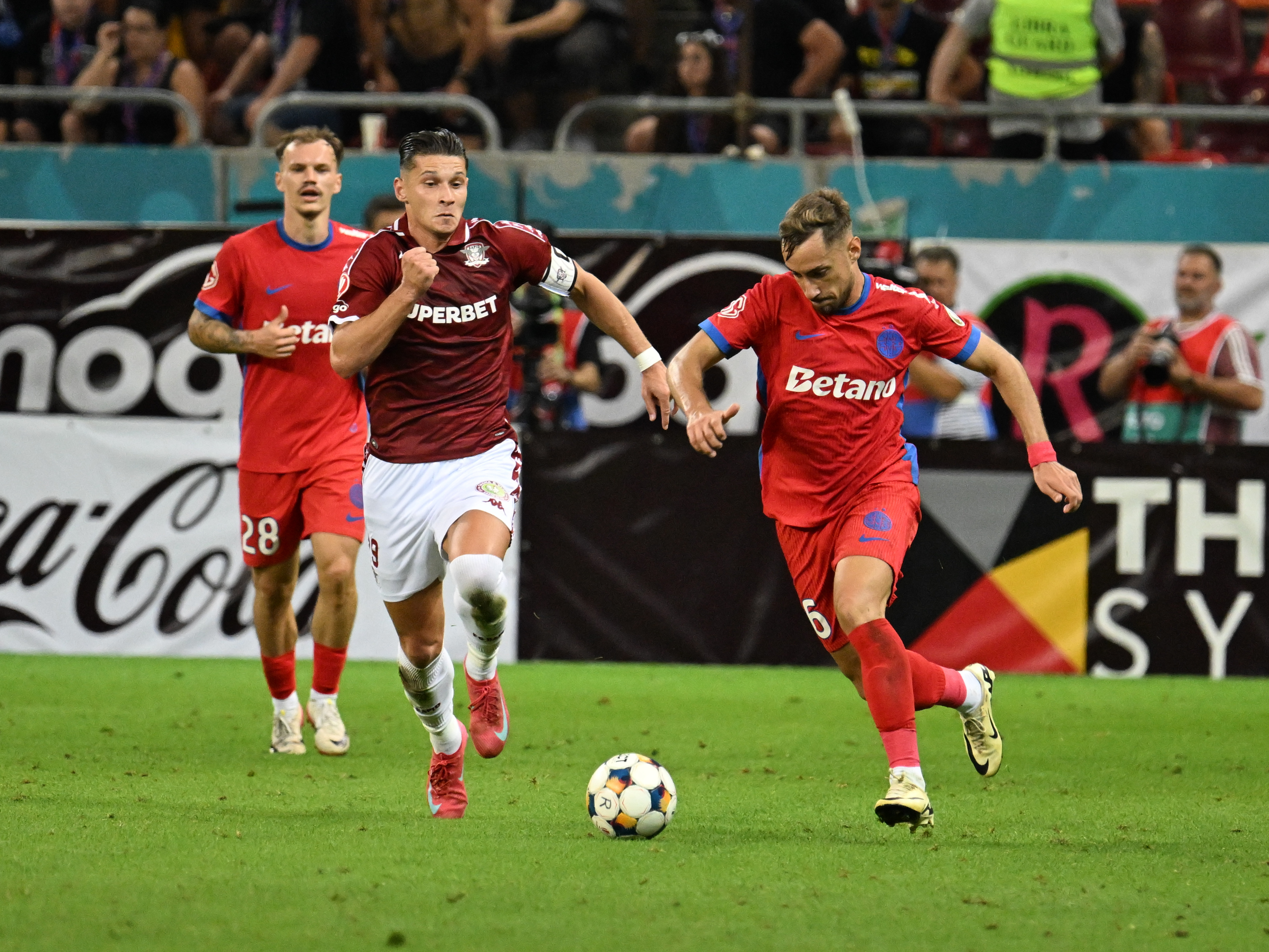 Vin scouterii la FCSB - Rapid! Prețul e deja stabilit: două milioane de euro!
