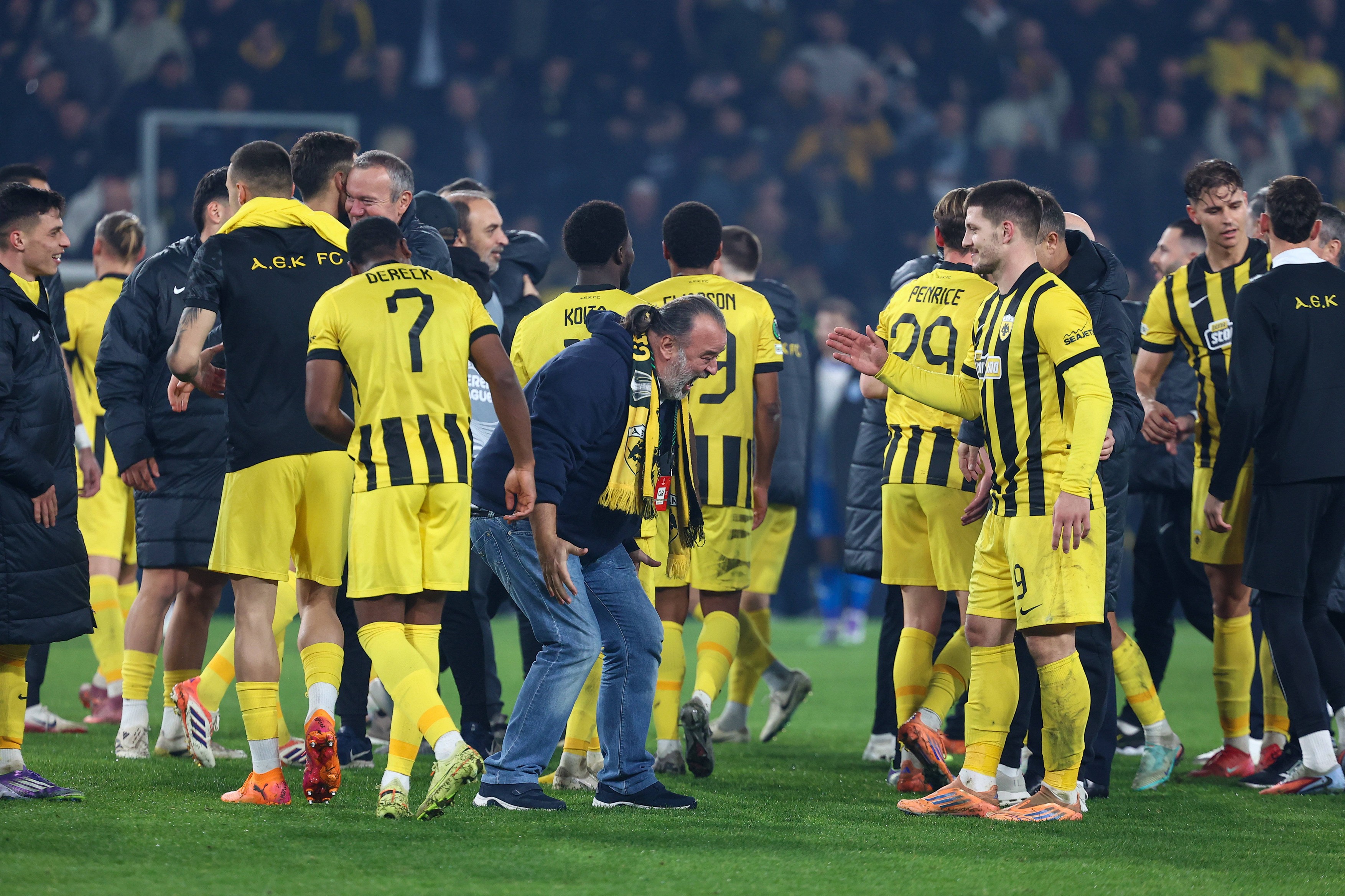 Imagine Stire ”Coteț de găini”. Patronul lui Răzvan Marin a ieșit la atac, după ce AEK a fost eliminată de Rayo din Conference League | 2review.ro