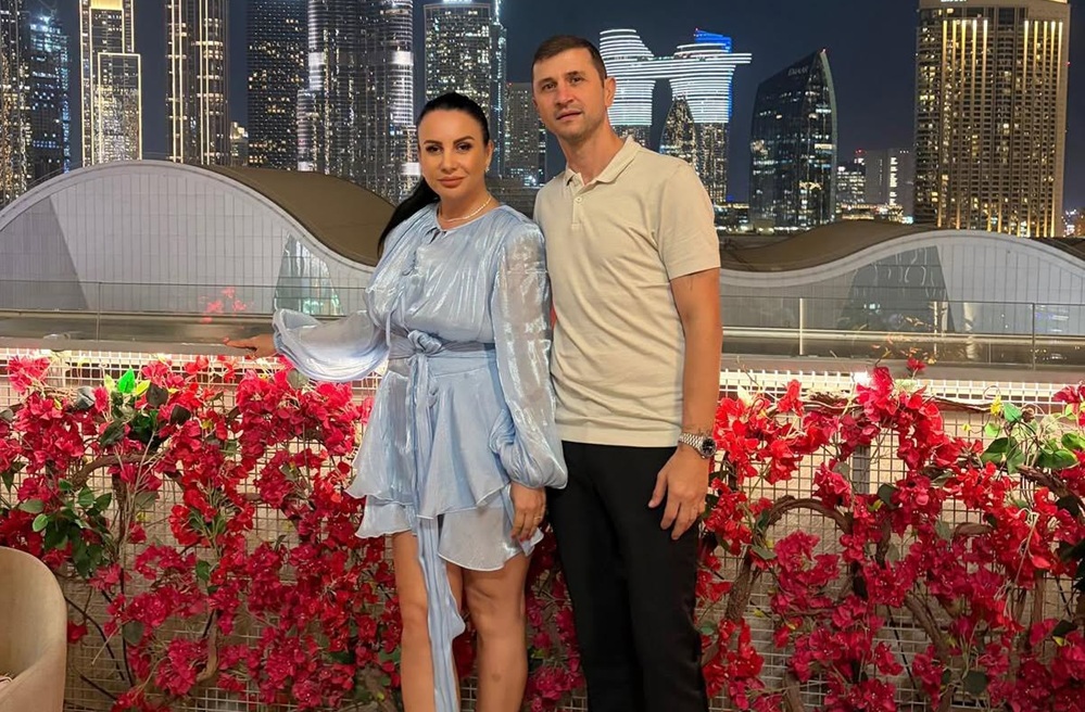 Claudiu Răducanu și-a dus soția în "Raiul Milionarilor" și nu s-a abținut. Ce a putut să scrie cel poreclit "Blocnotes"
