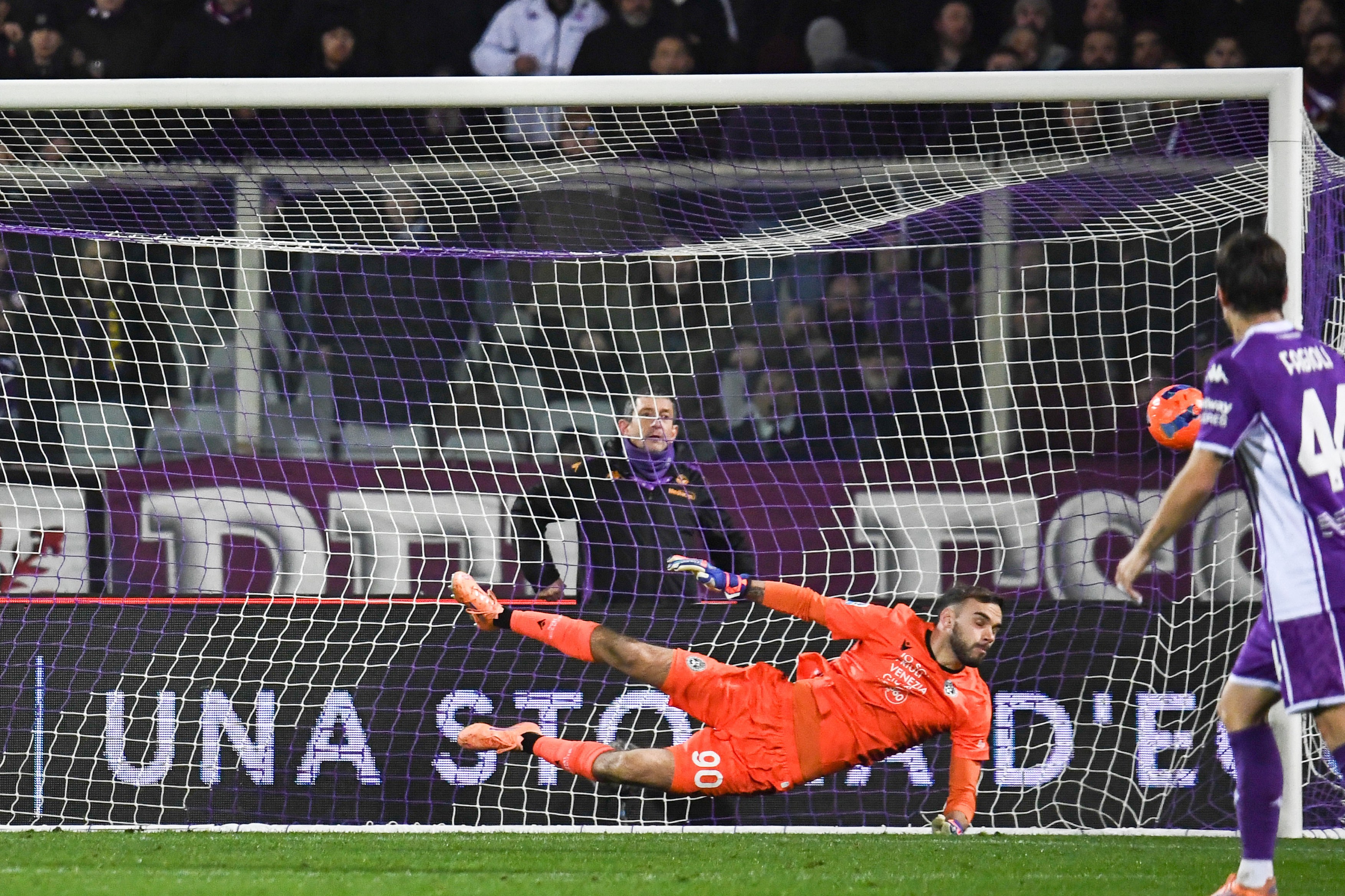 Fără milă: Răzvan Sava a revenit în Serie A, dar n-a avut nicio șansă! A luat gol după gol de la Fiorentina