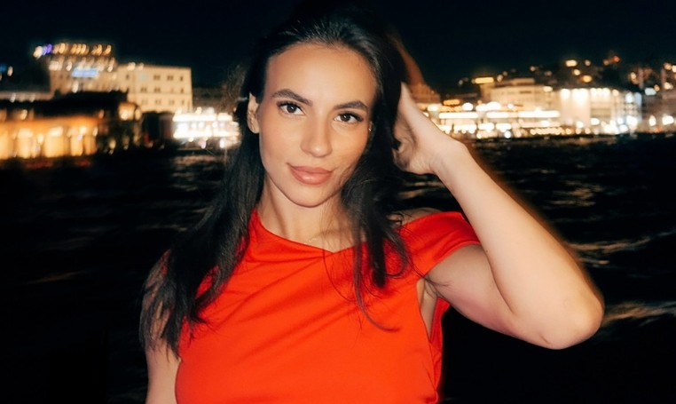 ”Am fugit de București și am nimerit într-un haos și mai mare”. Joacă în naționala României și a spus de ce-i este greu