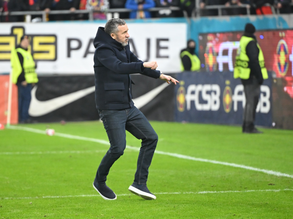 Câți bani avea, de fapt, MM Stoica în geaca atuncată pe stadion și prinsă de un fan