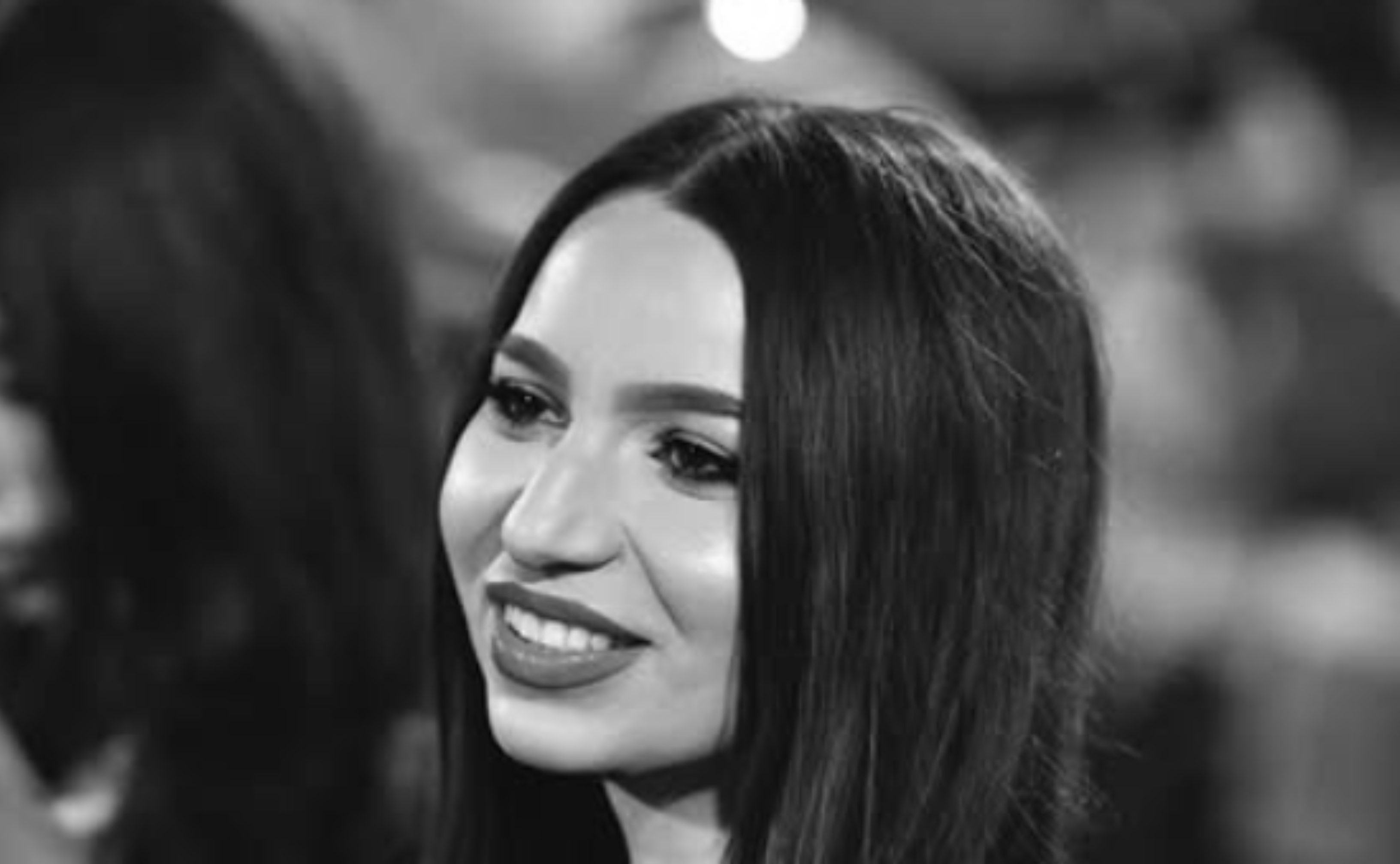 Ce a postat Mălina, cu câteva ore înainte să cadă de la etajul 7. Tragedia a depășit granițele României: ”Avea doar 27 de ani”
