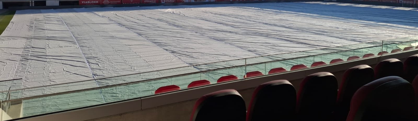 S-a tras copertina pe stadionul din România! Cum este protejată investiția de 100.000 de euro