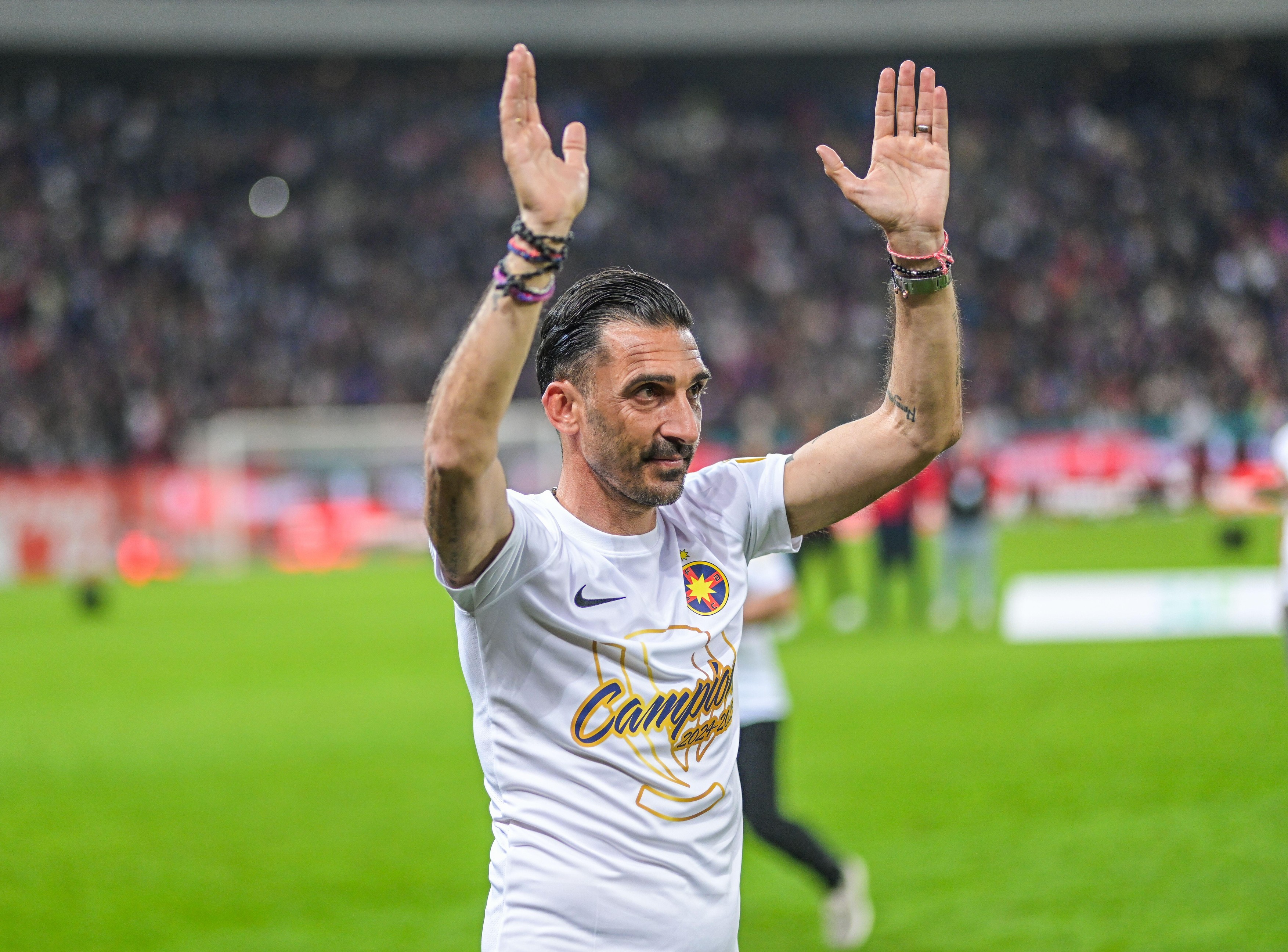 Imagine Stire Ce lovitură: Elias Charalambous e așteptat să semneze, după ce a refuzat-o pe FCSB | 2review.ro