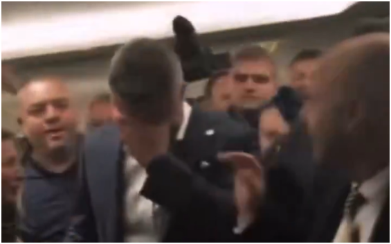Au apărut imaginile! Aplaudat, după ce a petrecut 24 de ore în arest