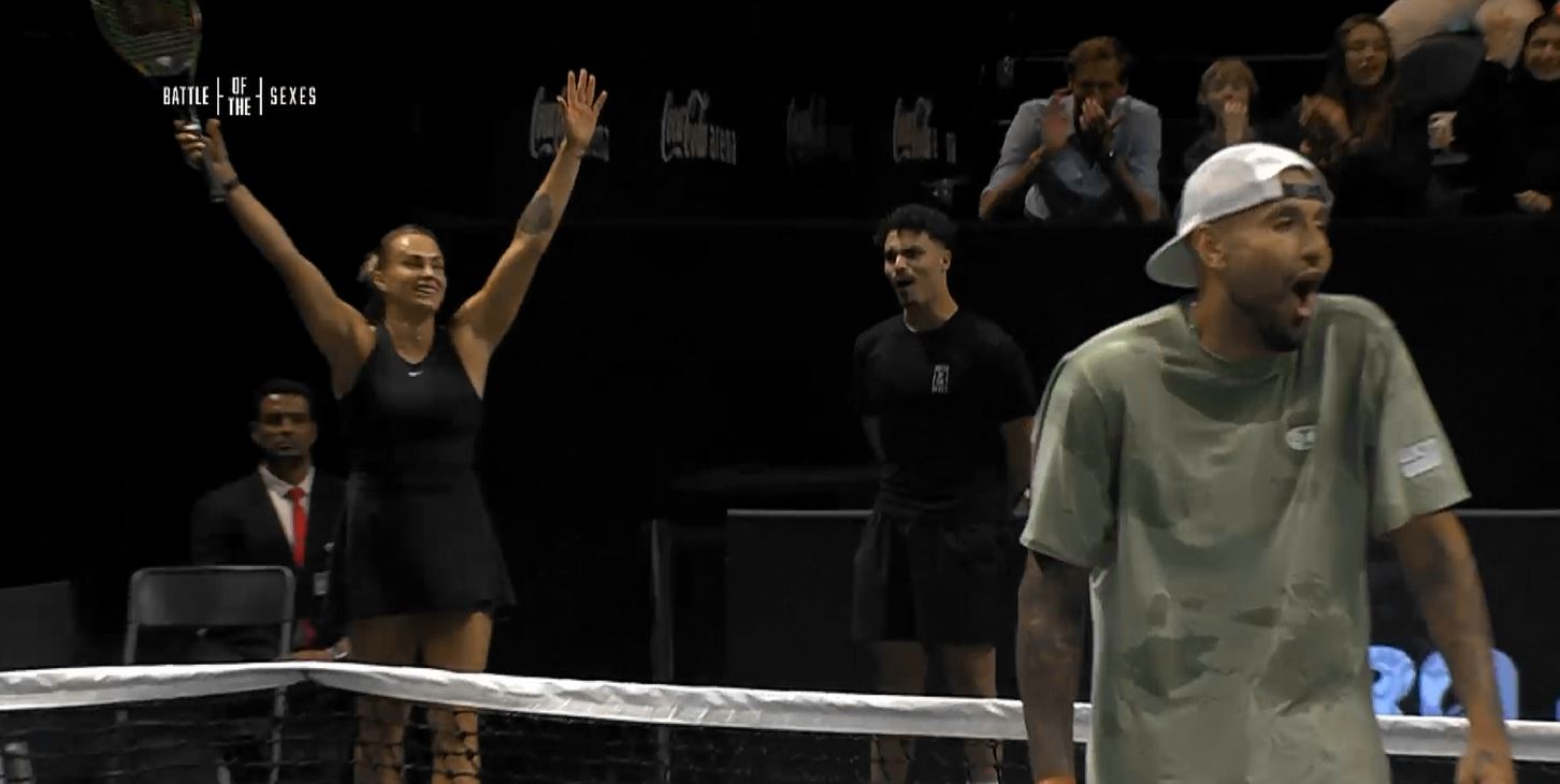Punctul meciului, în ”Bătălia Sexelor”! Momentul în care Aryna Sabalenka a ridicat publicul în picioare