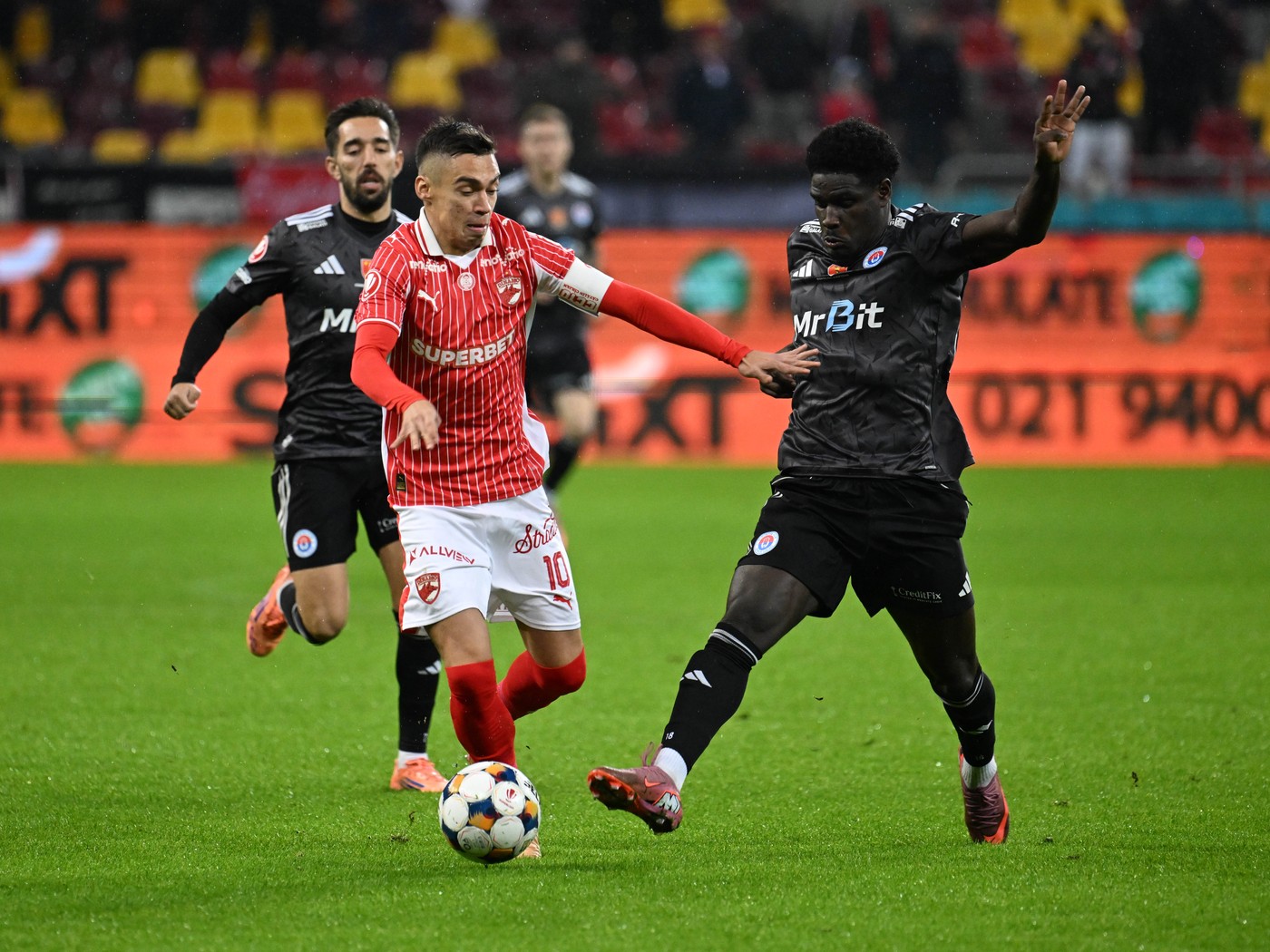 Negocieri avansate! Rapid a trecut la treabă și e gata să facă transferul