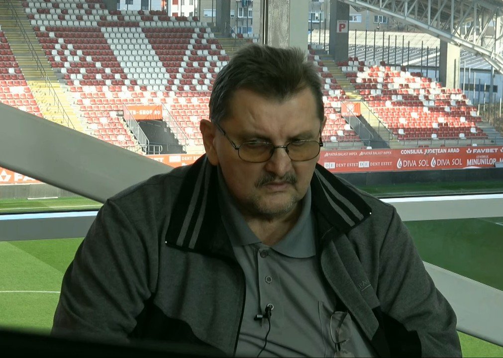 8.176 de lei pentru un fotbalist român din ”Top 10 all-time”, după ce a făcut AVC + Cine și-a scos tricourile la licitație