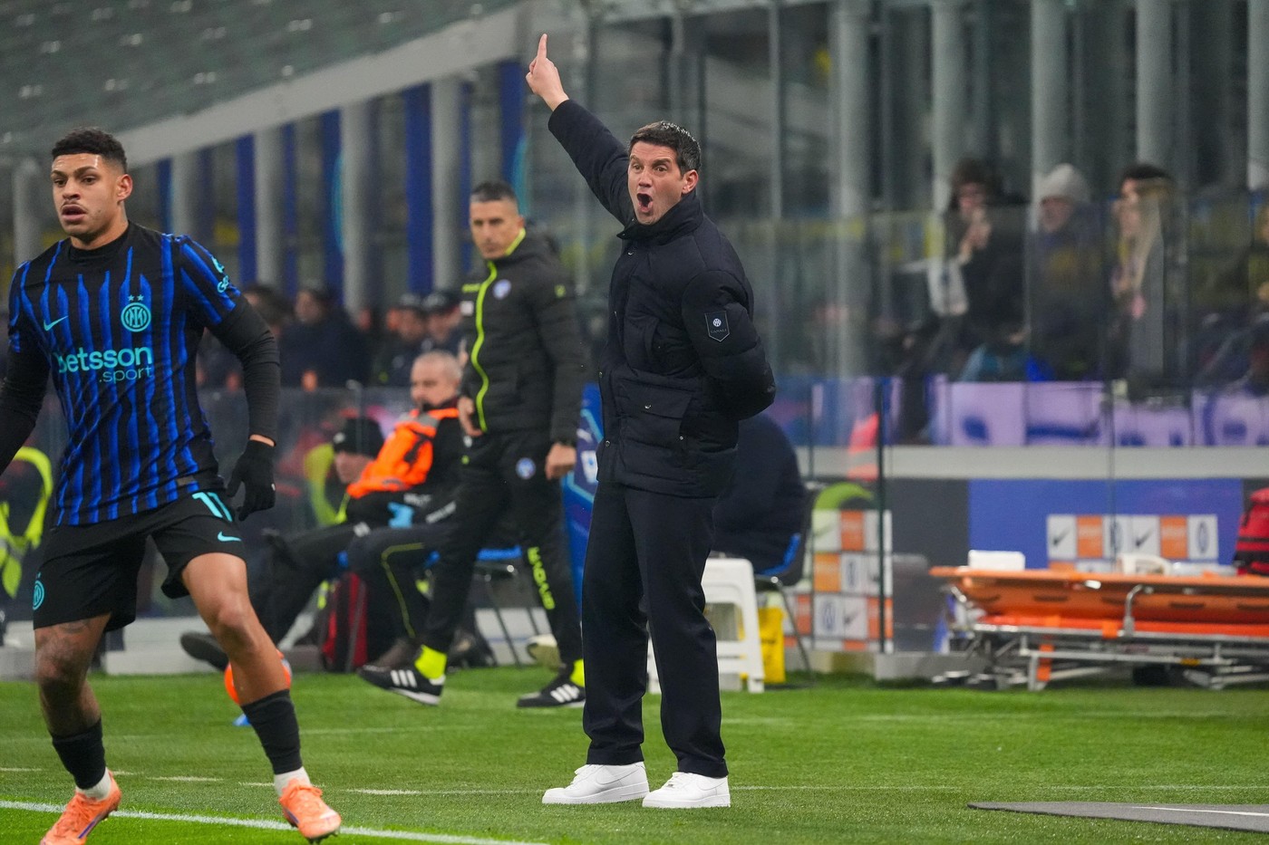 Presa din Italia nu s-a ferit de cuvinte mari despre Cristi Chivu, după Inter - Bologna 3-1