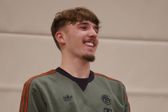 04.01.2026, Fussball, Lennart Karl besucht den FC Bayern München-Fanclub Burgsinn