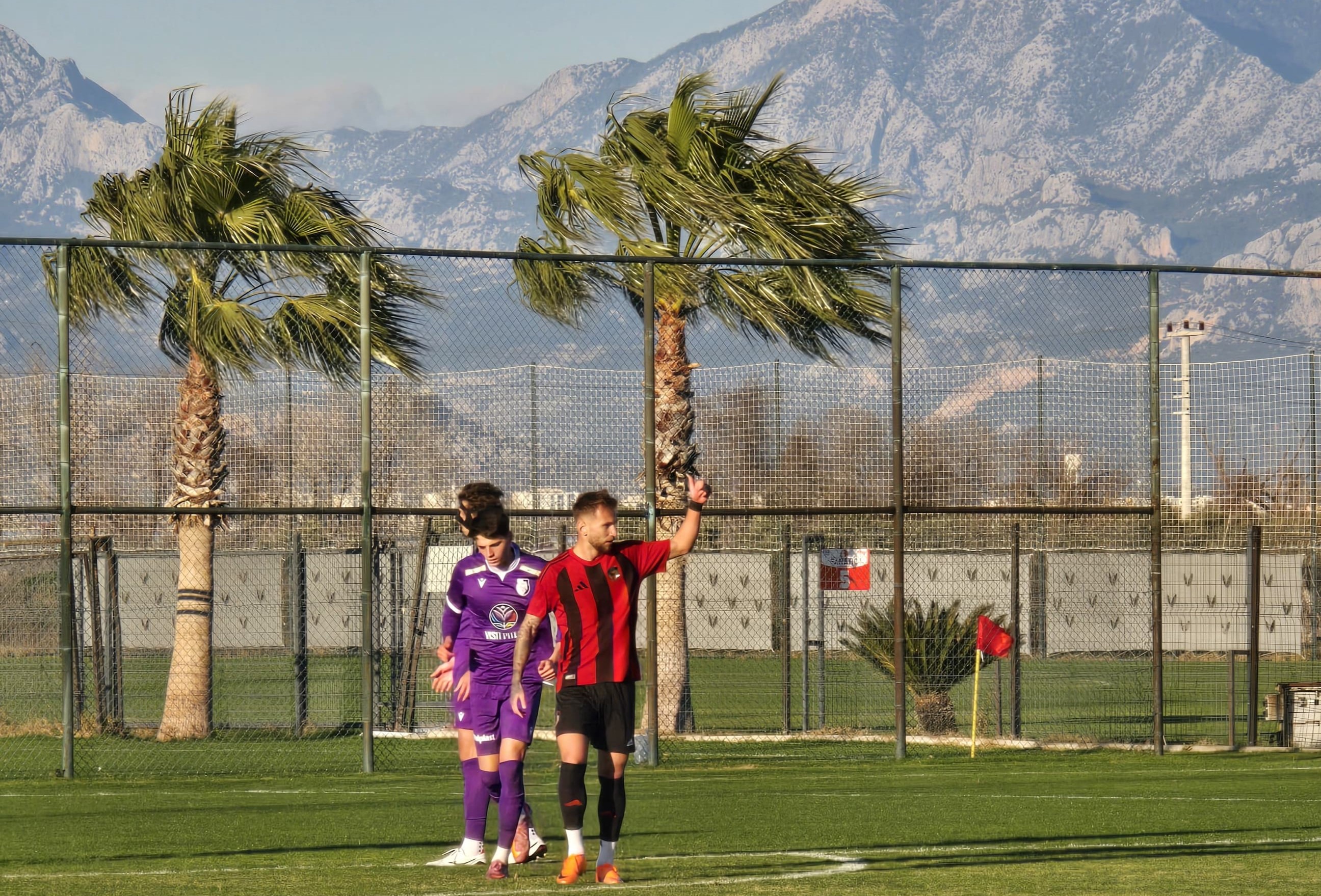 Imagine Stire FC Argeș - Gaziantep 1-2. Piteștenii, o nouă înfrângere în amicale. Denis Drăguș a debutat pentru turci | 2review.ro