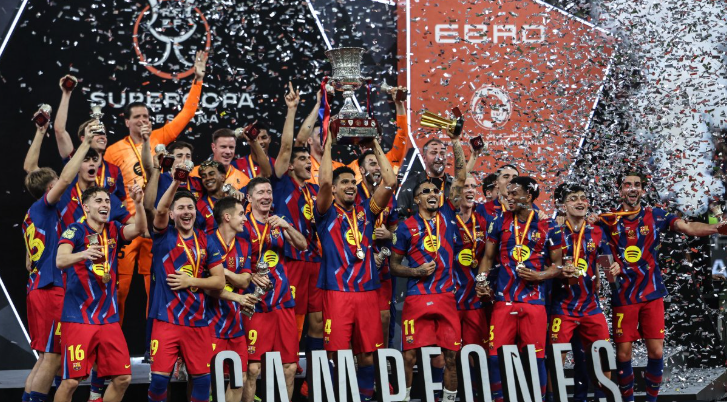 Imagine Stire Barcelona - Real Madrid 3-2. El Clasico spectaculos! Formația lui Hansi Flick a câștigat din nou Supercupa Spaniei | 2review.ro