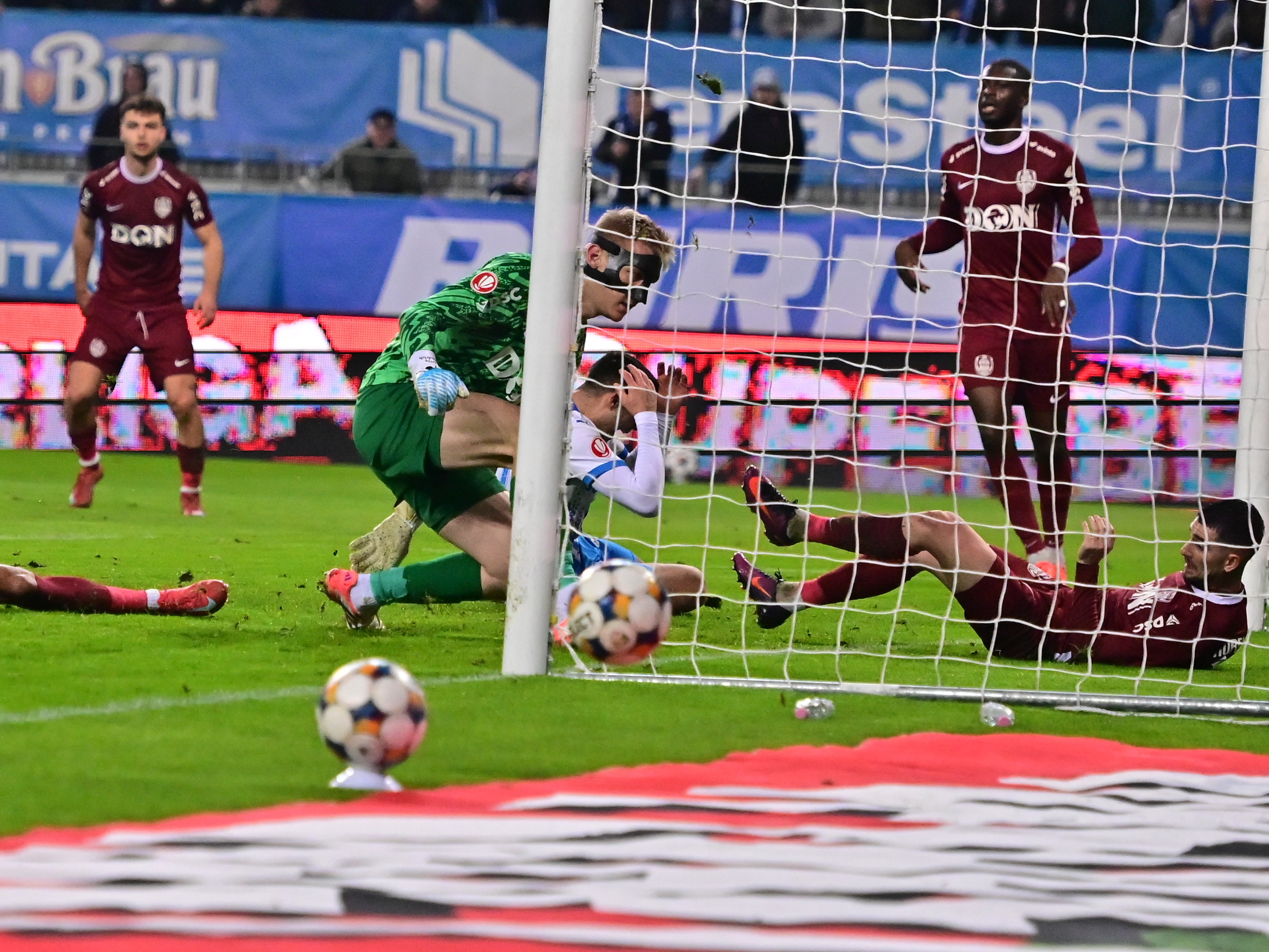 Au bătut palma! Încă un titular pleacă de la CFR Cluj