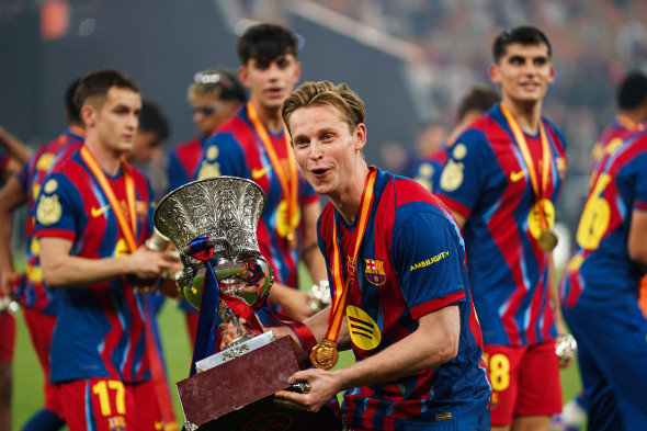 Jeddah, Saudi Arabia. 12th Jan, 2026. Barcelona's Frenkie de Jong celebrates with the trophy during the Spanish Super Cup final match between Barcelona and Real Madrid at King Abdullah Sports City. Final score: Barcelona 3 - 2 Real Madrid. Credit: SOPA Im