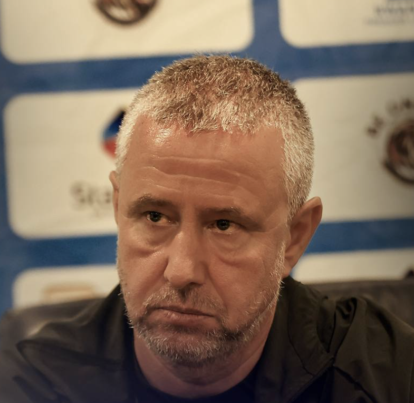 Imagine Stire Dramatism TOTAL pentru Laurențiu Reghecampf în sferturile Ligii Campionilor CAF: gol din penalty în minutul 90+9 | 2review.ro