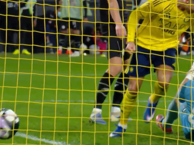 Poza pentru articolul Gestul lui Cristiano Ronaldo a făcut înconjurul lumii: ”Rușinos”