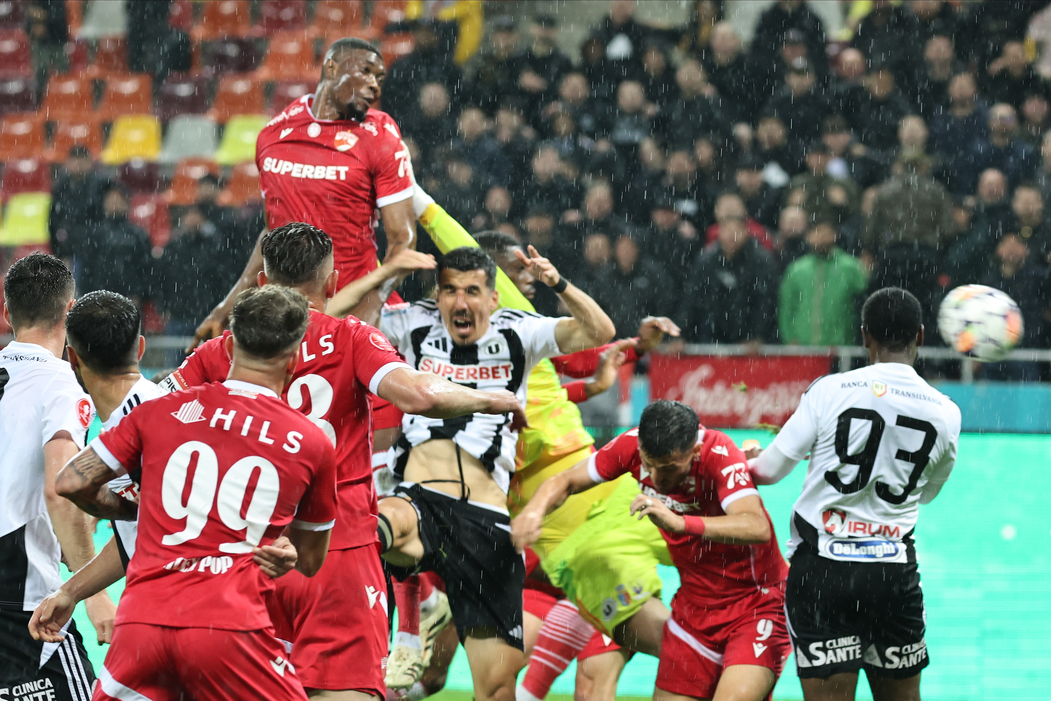 Imagine Stire Dinamo - ”U” Cluj, Live Video, 21:00, Digi Sport 1. Trupa lui Bergodi se poate desprinde în vârful clasamentului | 2review.ro