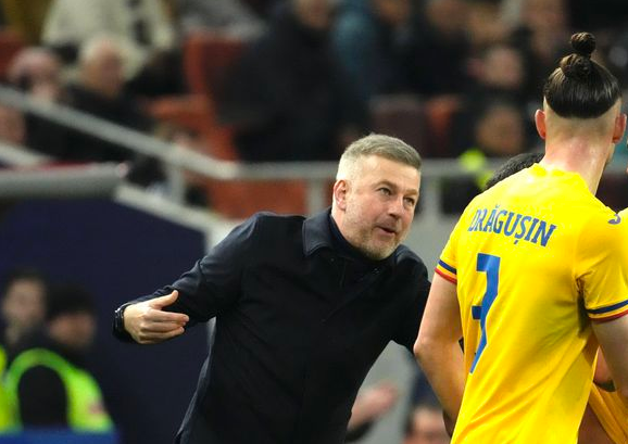 Imagine Stire Cu oferte din Italia și Germania, Radu Drăgușin a pus mâna pe telefon și l-a sunat pe Edi Iordănescu | 2review.ro