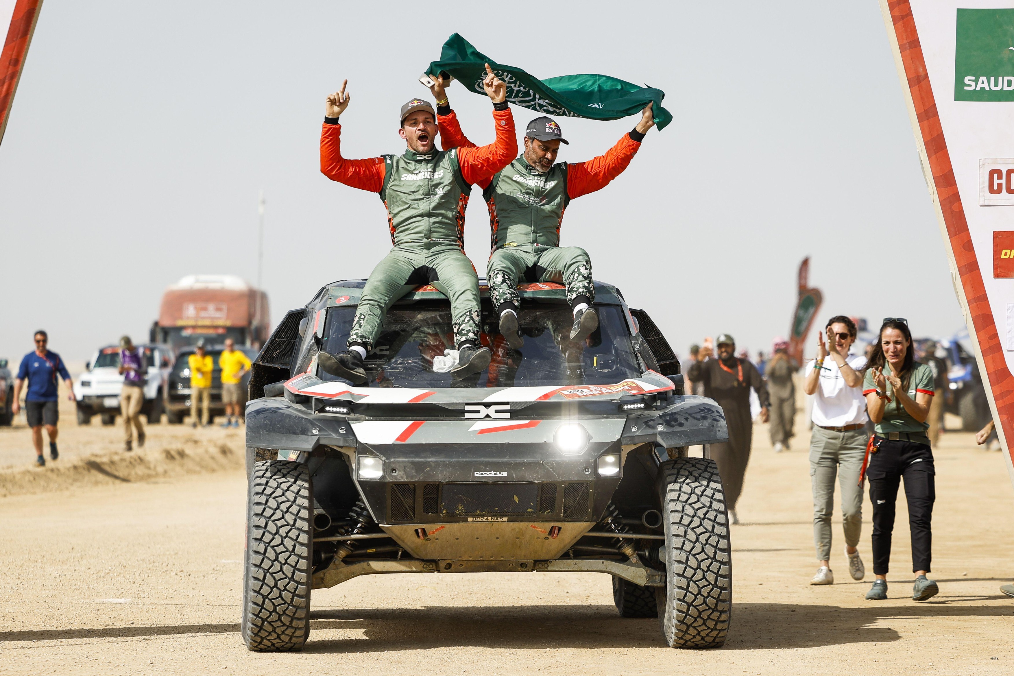 Imagine Stire S-a scris istorie! Dacia a câştigat în premieră Raliul Dakar! Pe ce loc a terminat Emanuel Gyenes | 2review.ro