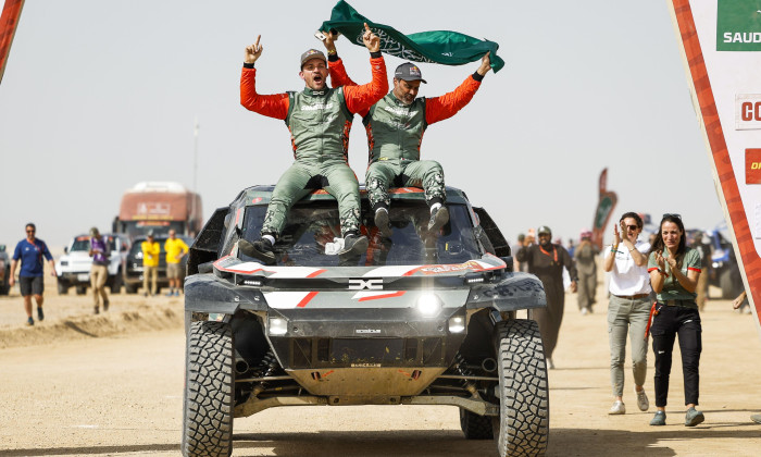299 AL-ATTIYAH Nasser (qat), LURQUIN Fabian (bel), The Dacia Sandriders, Dacia, Ultimate, BF Goodrich, FIA W2RC, celebrating their win during the Finish of the Dakar 2026, on January 17, 2026 in Yanbu, Saudi Arabia