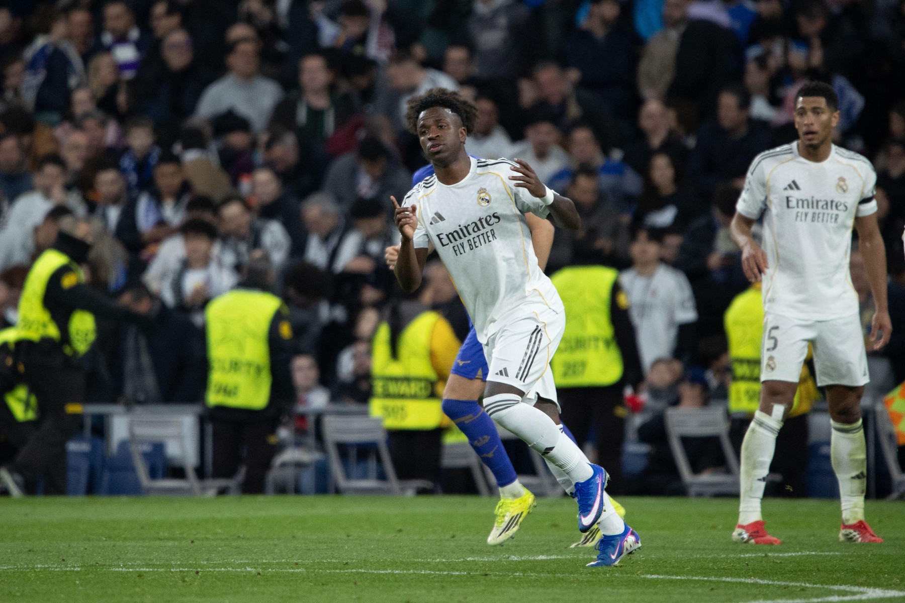 Imagine Stire Huiduit de fanii Realului, Vinicius n-a stat pe gânduri și și-a anunțat decizia: vrea să semneze! | 2review.ro