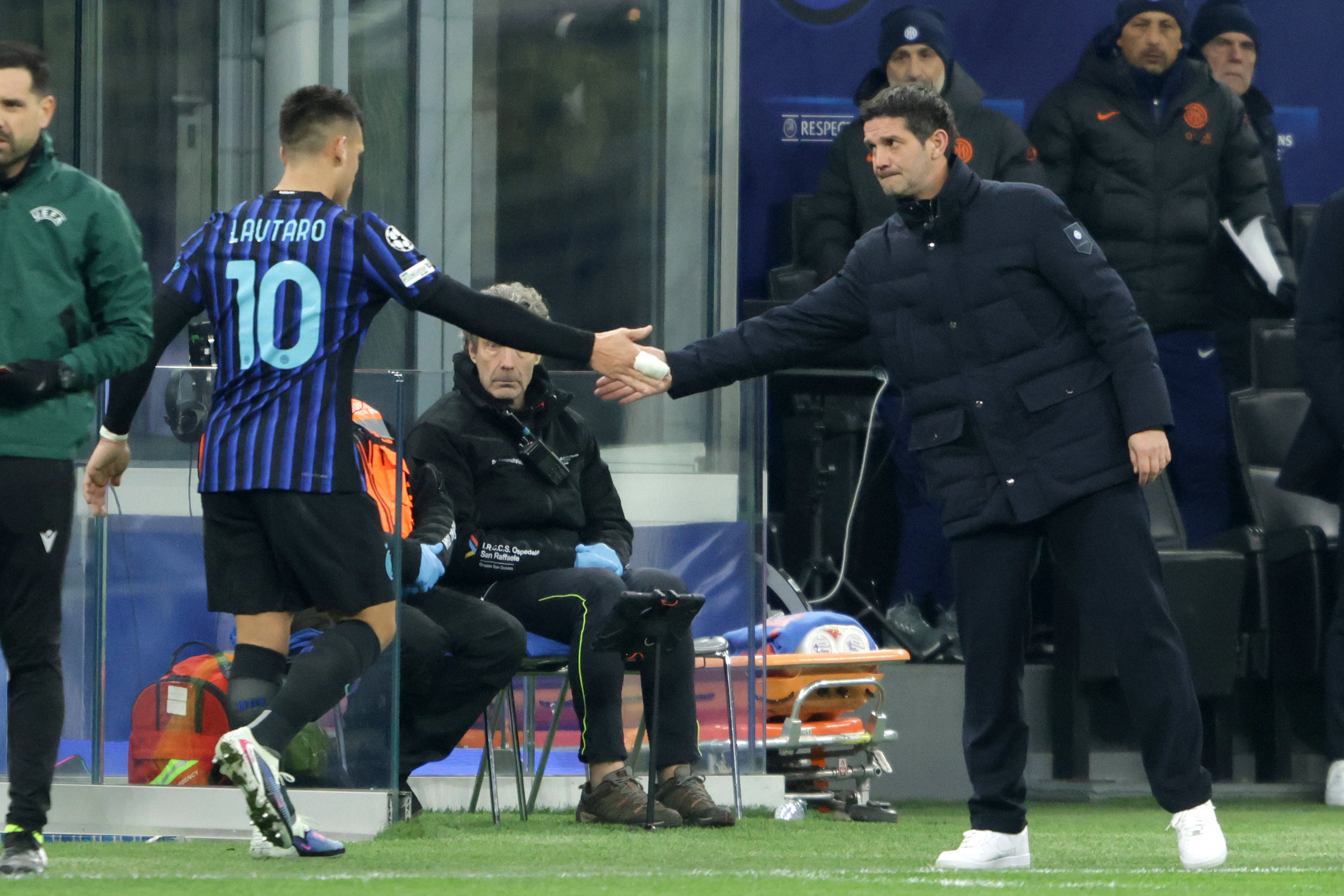 Imagine Stire ”Complet incapabil”. Nu l-au ”iertat” pe Cristi Chivu și n-au niciun dubiu despre Inter: ”Alergie” | 2review.ro