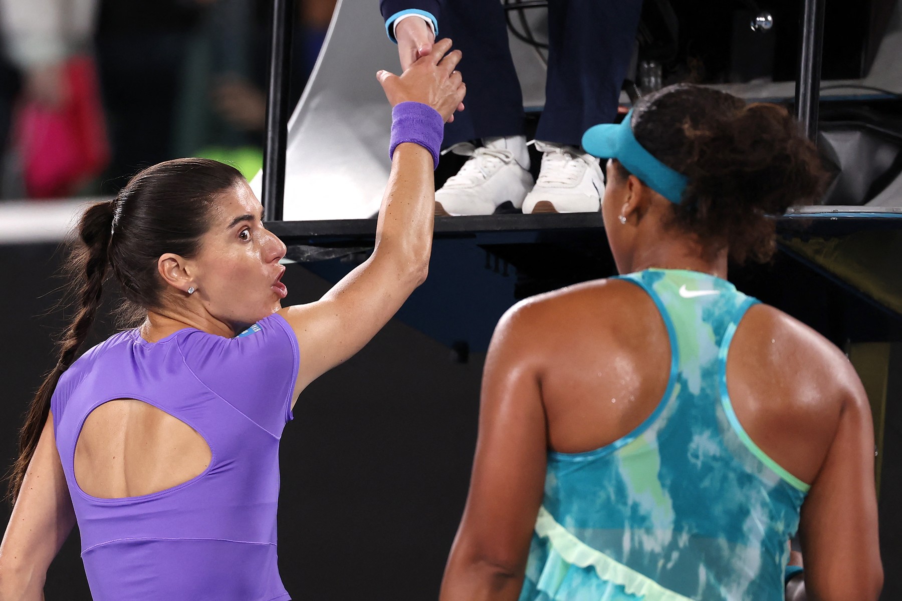 Imagine Stire Scandal! Ce i-a spus Sorana Cîrstea lui Naomi Osaka la fileu: ”Pentru ce-a fost asta? Habar n-ai, prieteno” | 2review.ro