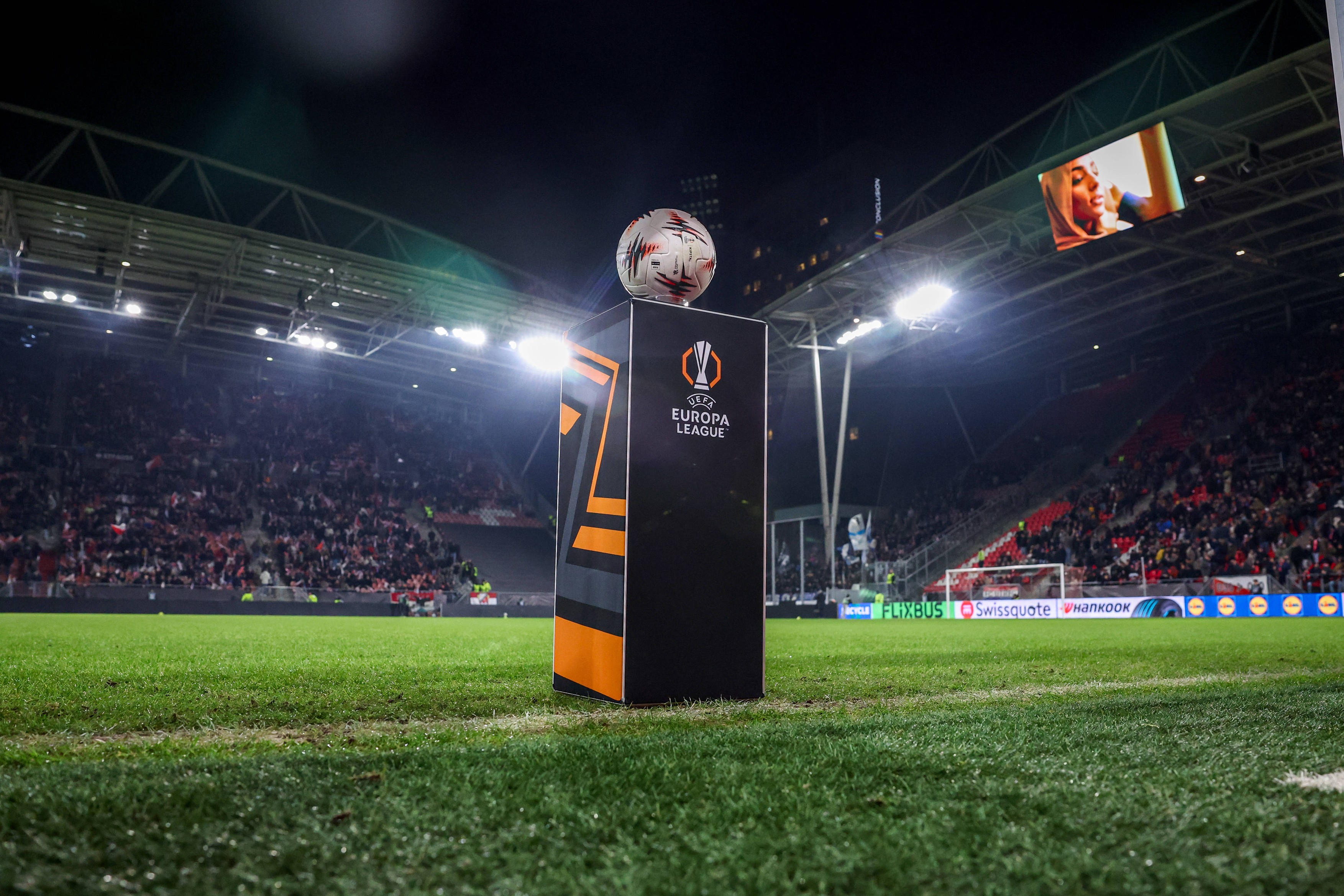 Imagine Stire Lyon - PAOK 4-2. Notthingham - Ferencvaros 4-0. Panathinaikos - AS Roma 1-1. Toate echipele calificate în Europa League | 2review.ro
