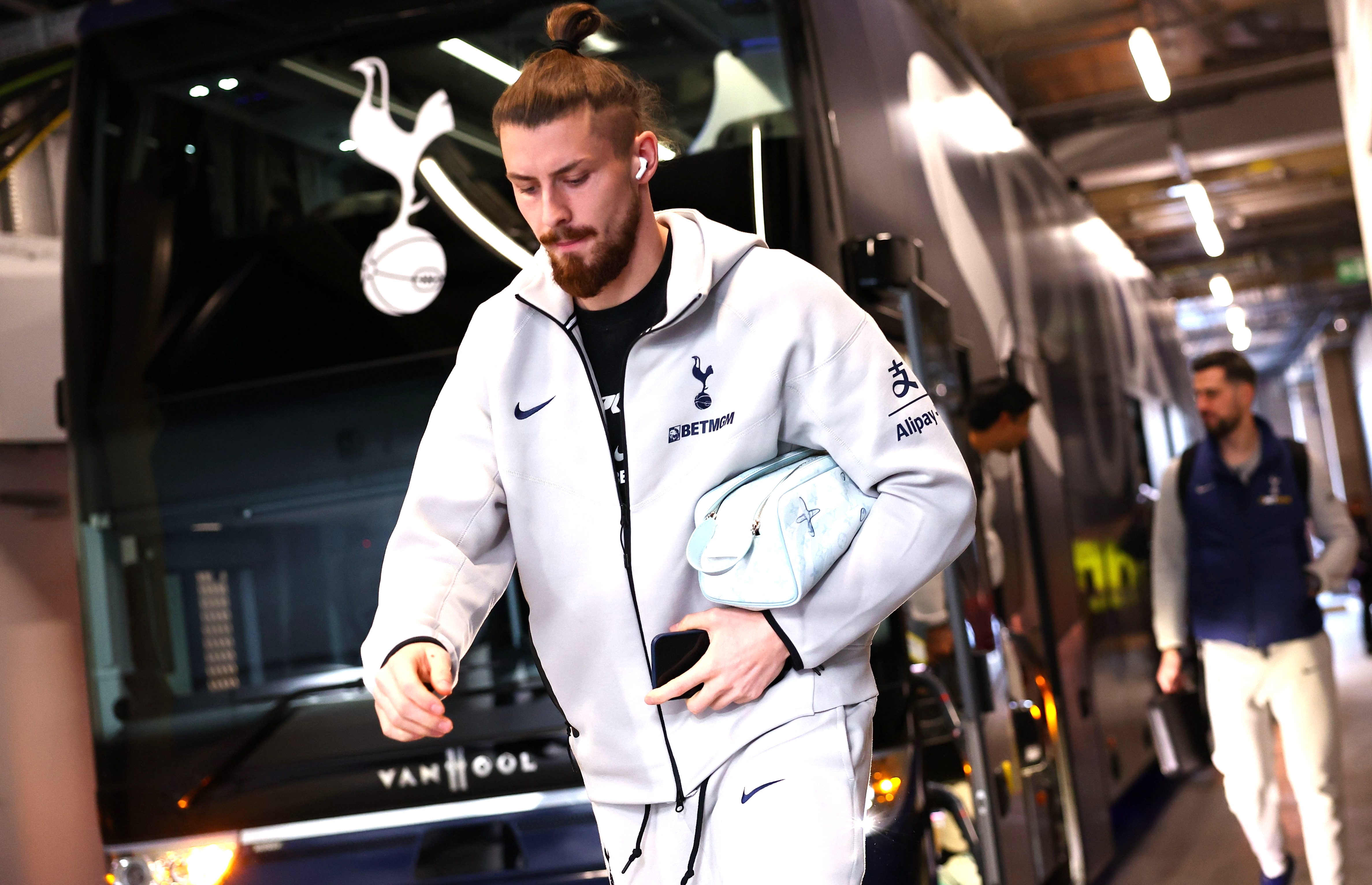 Imagine Stire ADIO, Tottenham! Radu Drăgușin a spus DA | 2review.ro