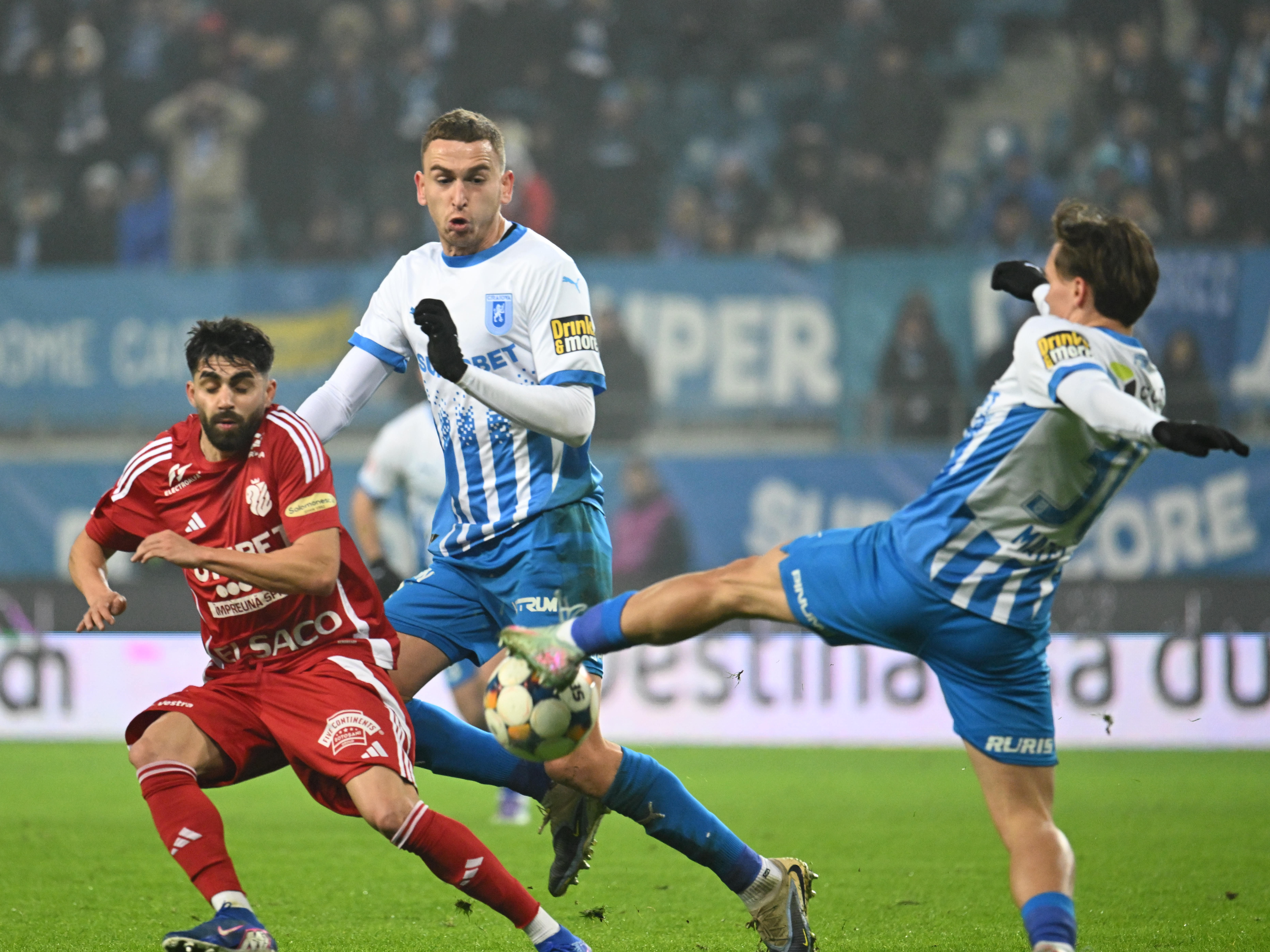 Imagine Stire Universitatea Craiova - FC Botoșani 2-0. Victorie clară pentru olteni, care au urcat pe primul loc în SuperLiga | 2review.ro