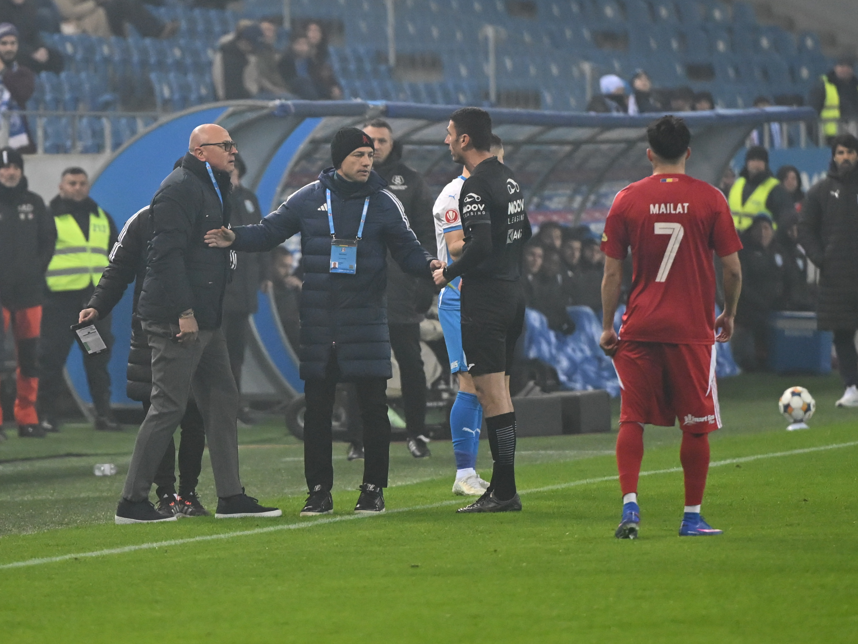 Imagine Stire N-a stat la discuții! Primul antrenor suspendat în acest sezon de SuperLiga | 2review.ro