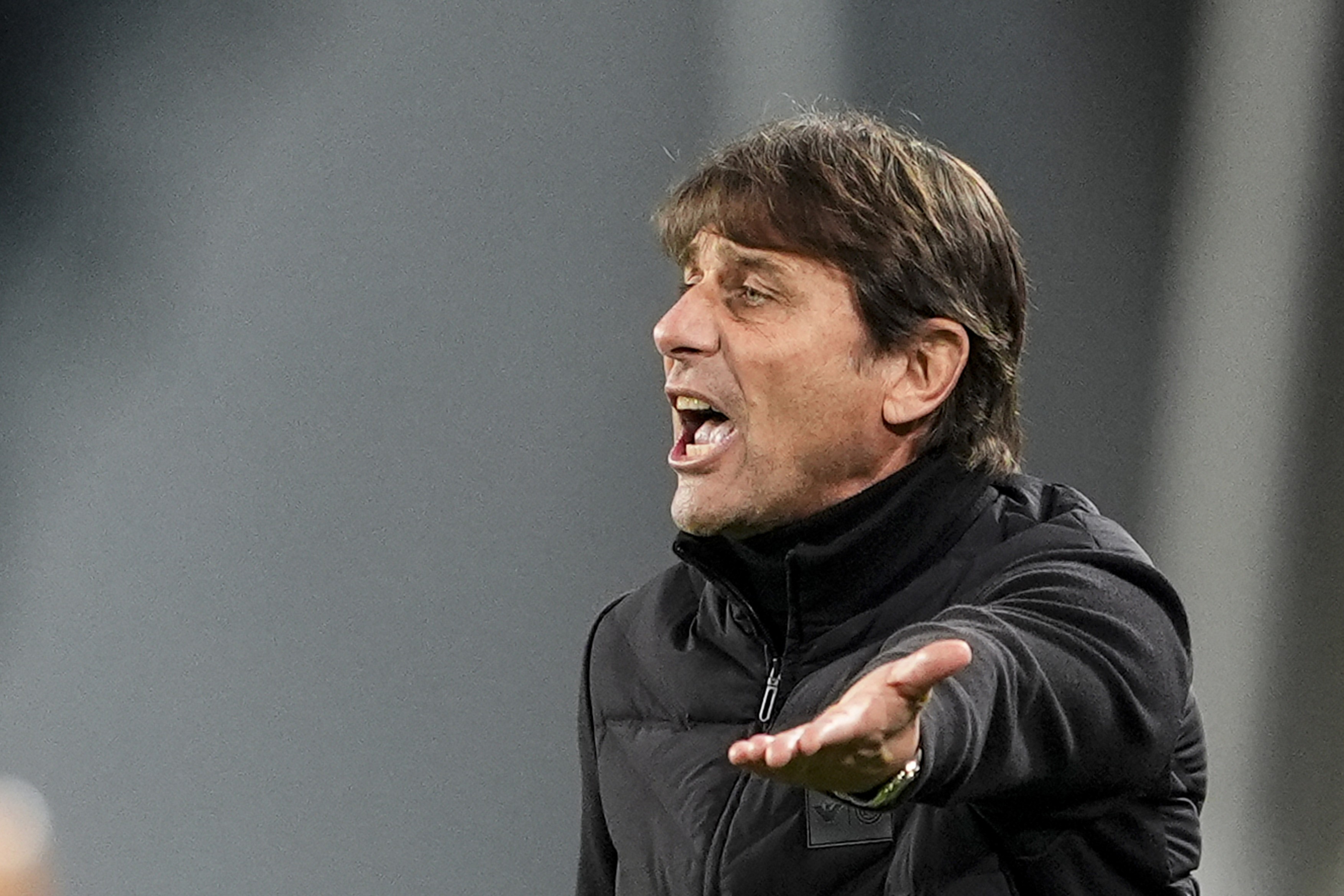 Imagine Stire KO pentru Conte! Cristi Chivu își freacă palmele | 2review.ro